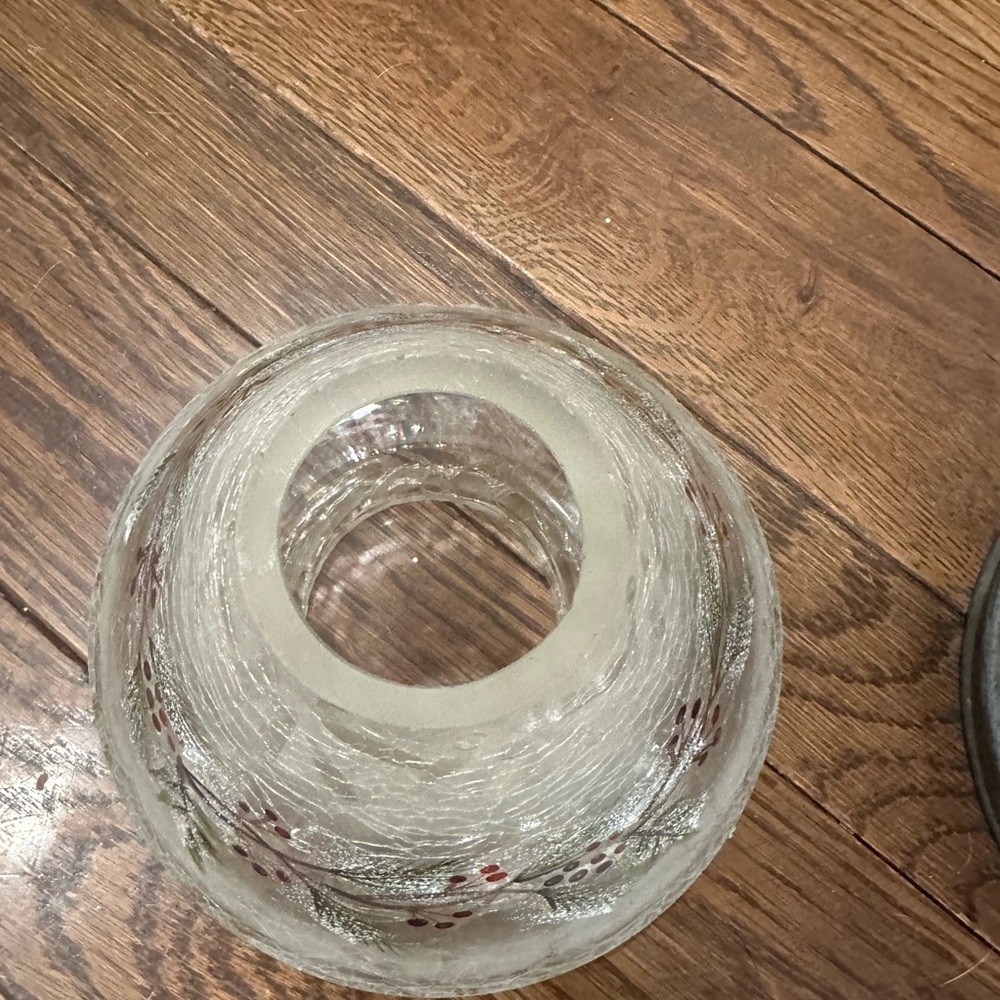 Yankee Candle Frosted Glass Holly berry shade - Picture 5 of 5